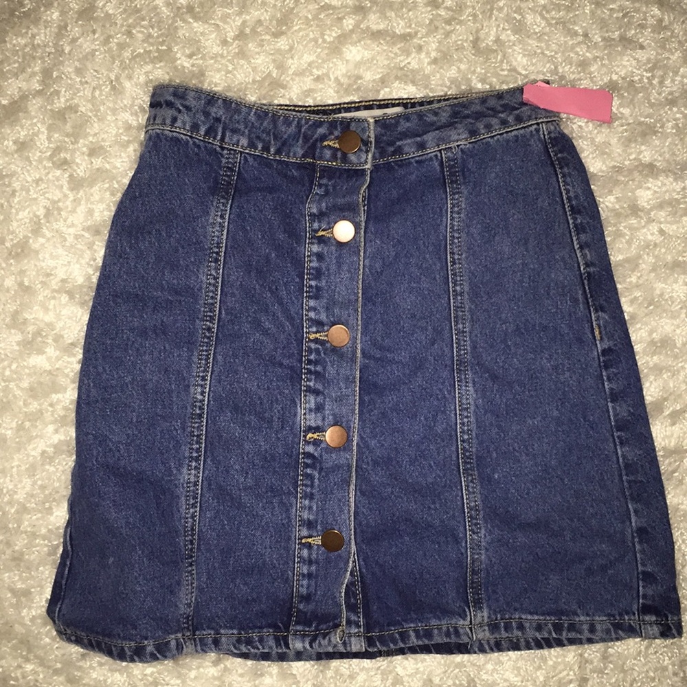 Dark wash, button up skirt!